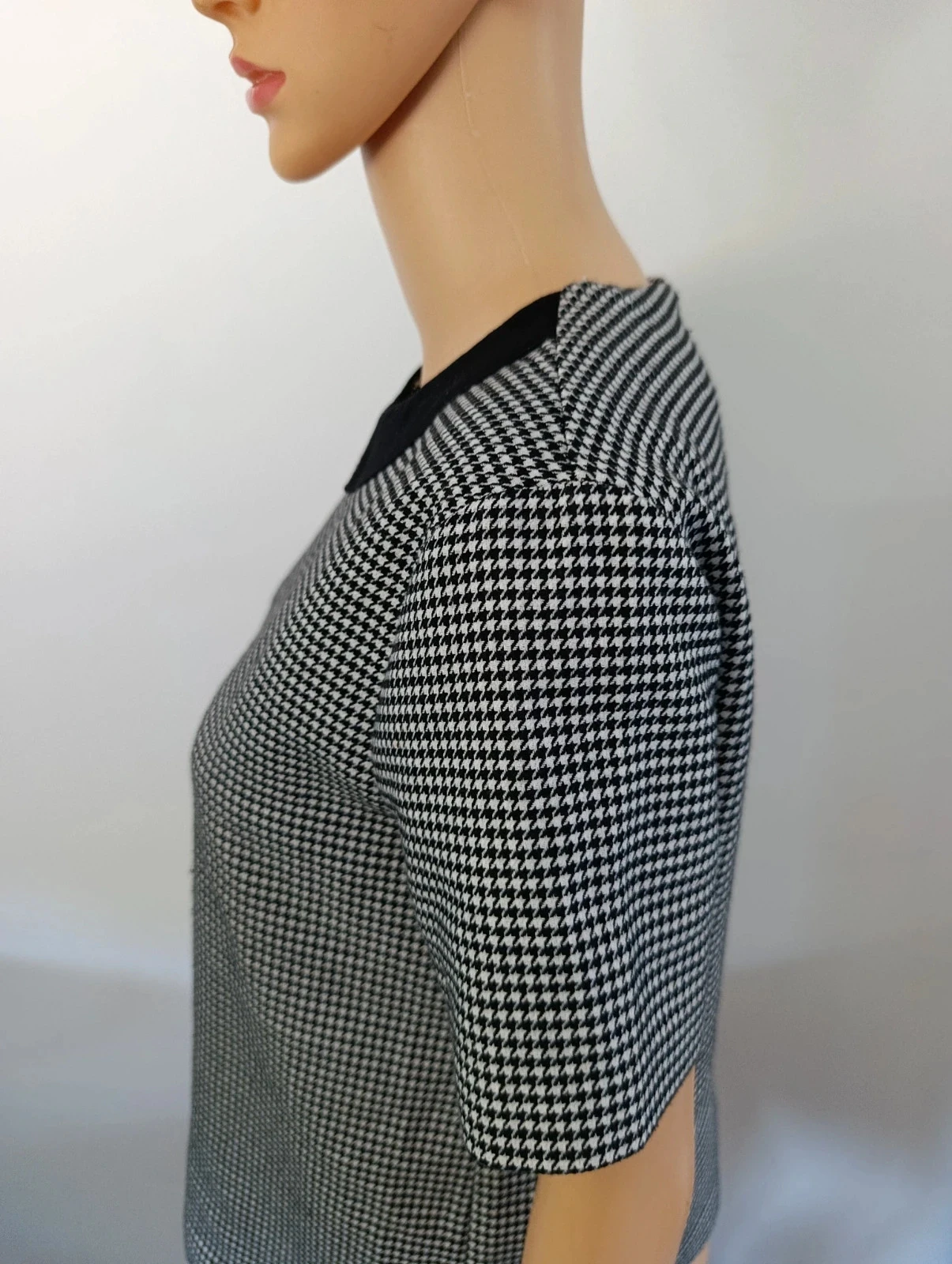 Kiabi women's T-shirt size 38 – black & white houndstooth pattern – chic contrast collar – photo 9